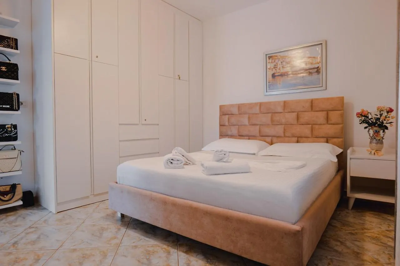 Vila Jon'A Saranda Albania