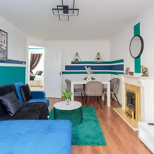 Stylish 2 Bedroom In Apartamento Edimburgo